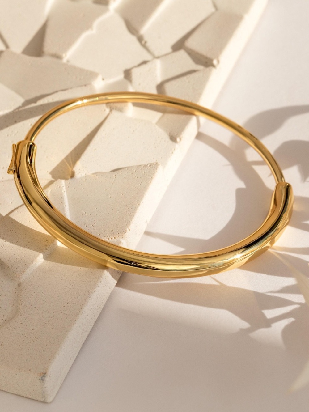 Gold Women's Sculpted Bangle Bracelet